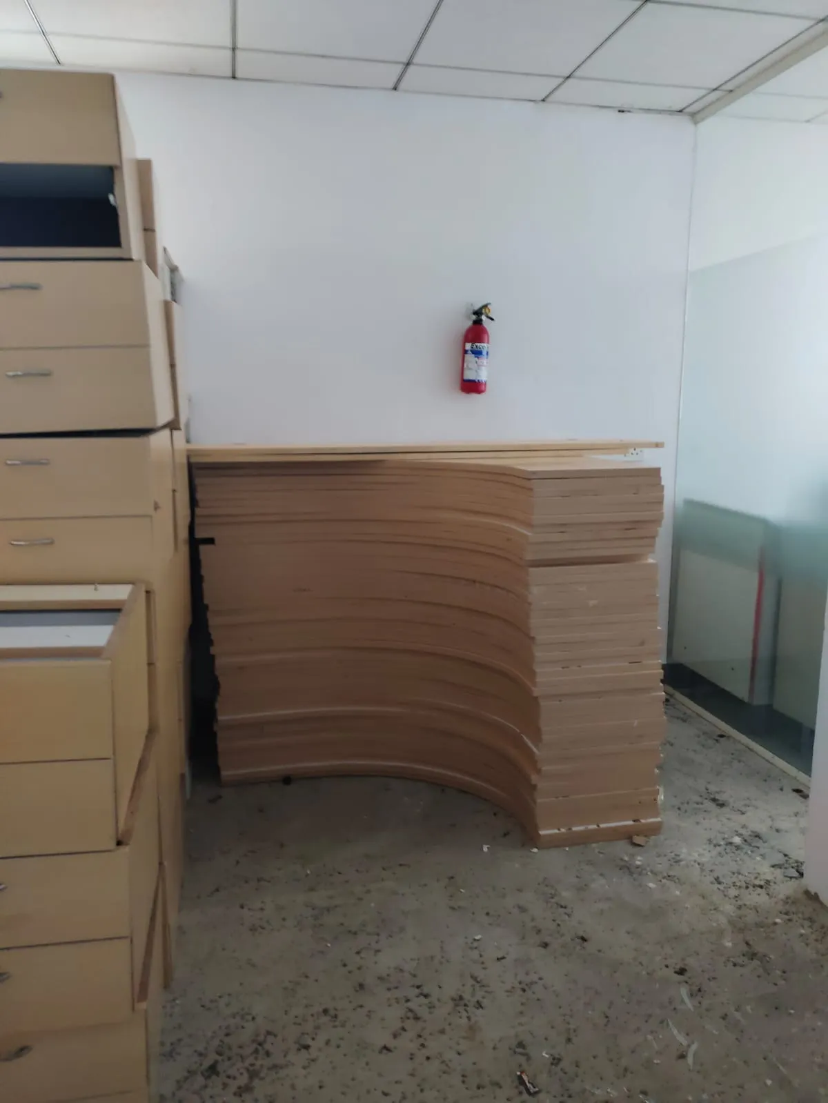Modern team desks unbolted systematically to execute a workstation removal Chennai project.